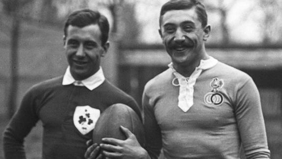 The French captain Paul Mauriat meets the Irish captain William Victor Edwards before the 1912 international in Paris.