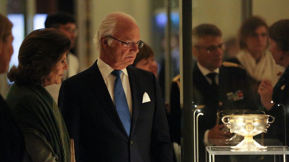Their Majesties King Carl XVI Gustaf and Queen Silvia of Sweden in the National History  Museum, Dublin, on their State Visit to Ireland in May 2019.