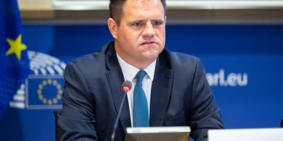 Minister Neale Richmond addressing the European Parliament Committee on Development in Brussels.