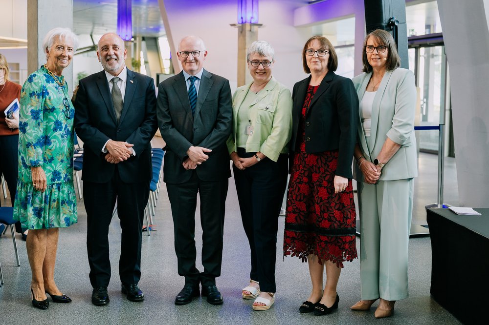 Group Photo of President Lagarde, Governor Makhlouf, Chief Economist Philip Lane, Ambassador Maeve Collins, Member of Supervisory Board Sharon Donnery