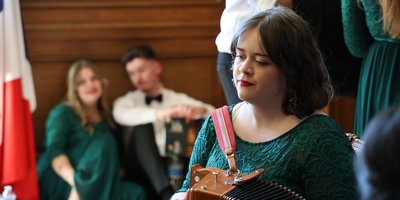 Accordion player in the Embassy of Ireland