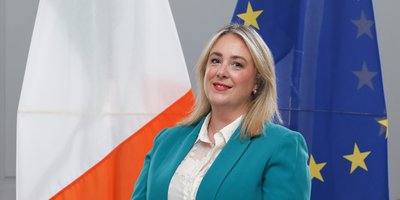 Headshot of Ambassador Sarah Hamilton