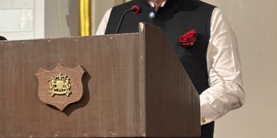 Ambassador Kevin Kelly delivering the Scindia Crofts Lecture