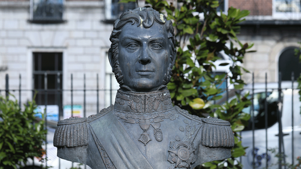 a statue of a head in soldiers uniform from a long time ago