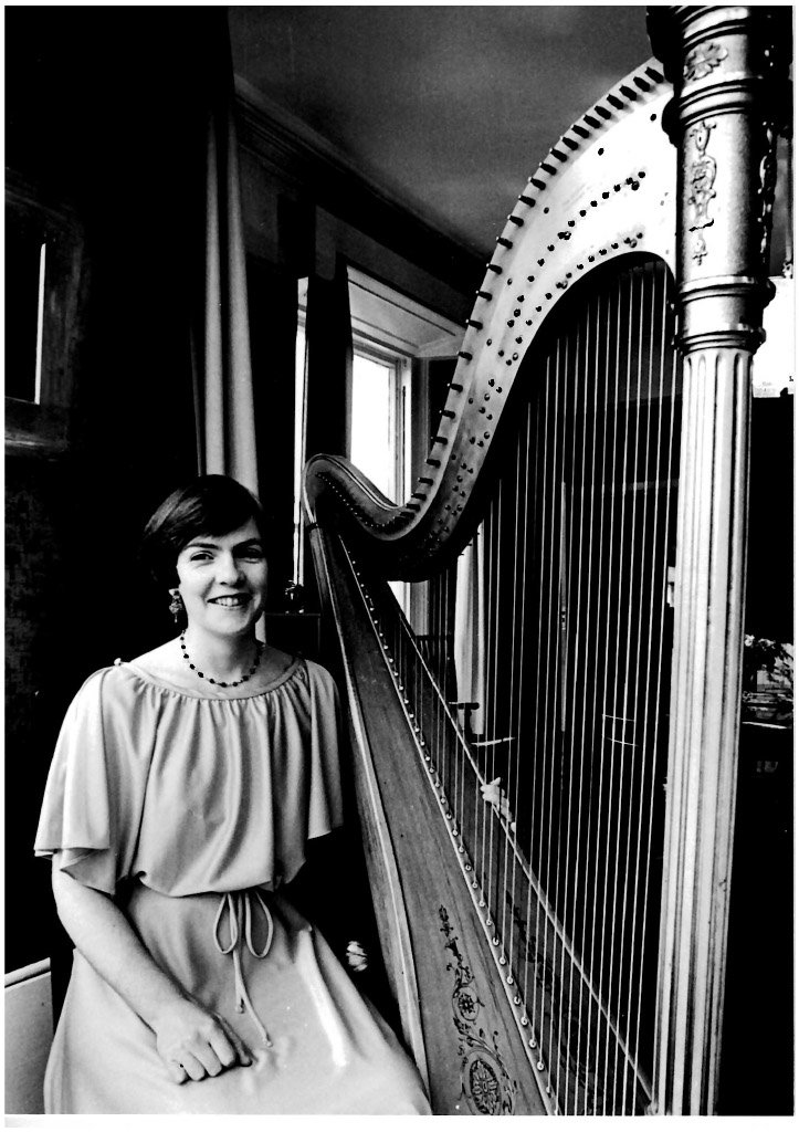 Young Caitríona Yeats holding a harp
