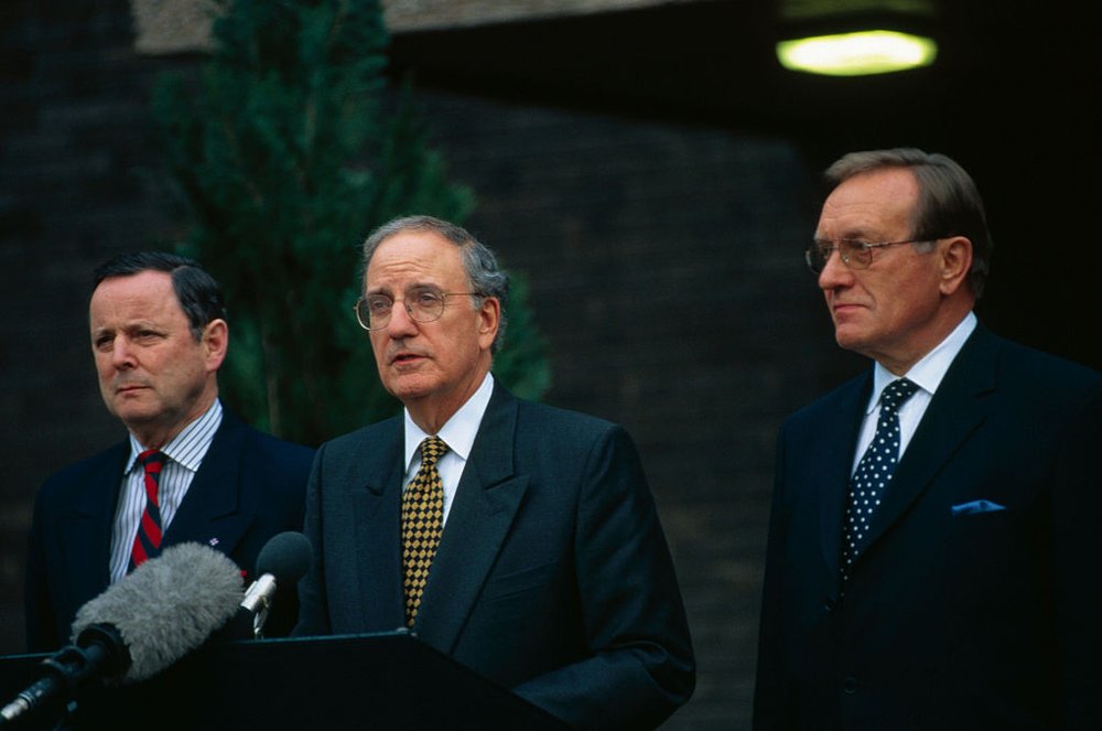 Former U.S. Senator George Mitchell, centre, with Canadian General John de Chastelain, left, former Finnish Prime Minister Harri Holkeri, (right) in Belfast, 1998.