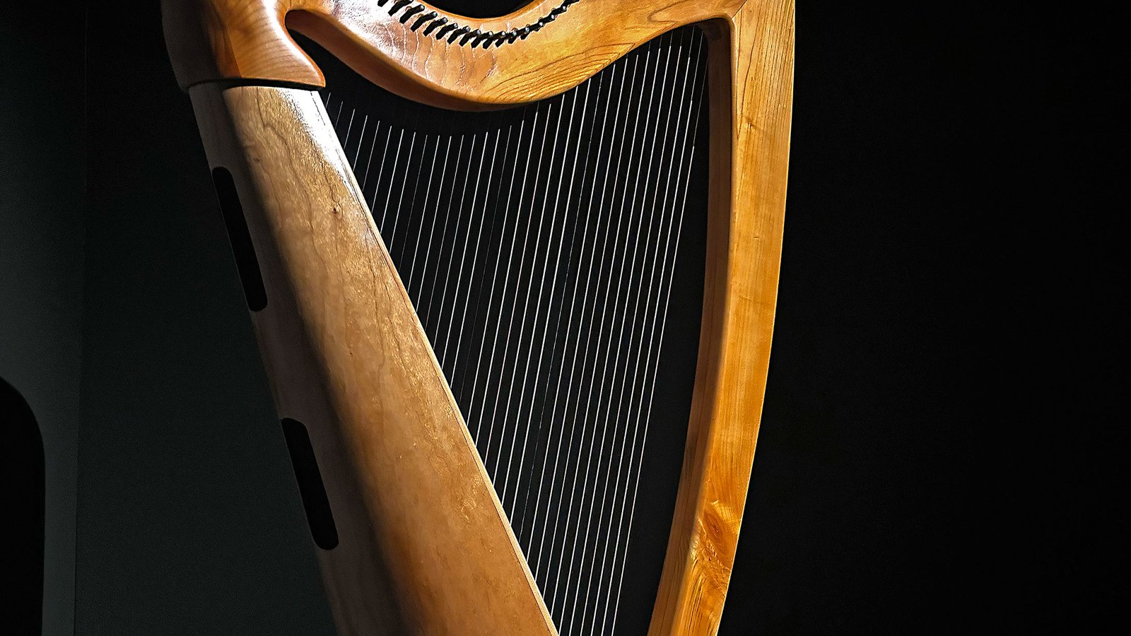 wooden harp sculpture