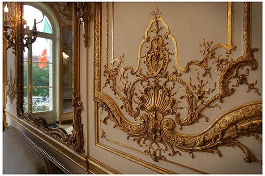 A close up of the detailing on a wall in the Embassy.
