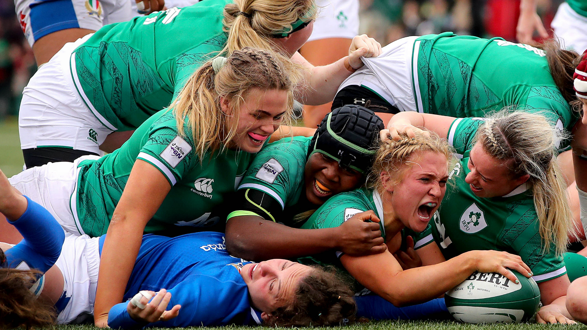 players in a scrum