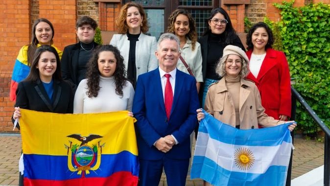 Minister of State for International Development and Diaspora, Seán Fleming T.D., met with Fellows taking part in the Latin America strand of the Ireland Fellows Programme at the Orientation Day on 22 September 2023. [Photo credit: ICOS].