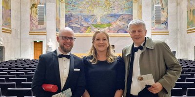 From L-R: Thomas McWilliams (University of Helsinki, Finland), Ambassador Claire Buckley and Sten Eirik Jacobsen (Karolinska Institutet, Sweden), in the Aula of the University of Oslo.
