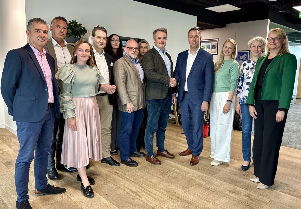 Chambers' members pose for a photo at the offices of the German-Polish Chamber of Commerce