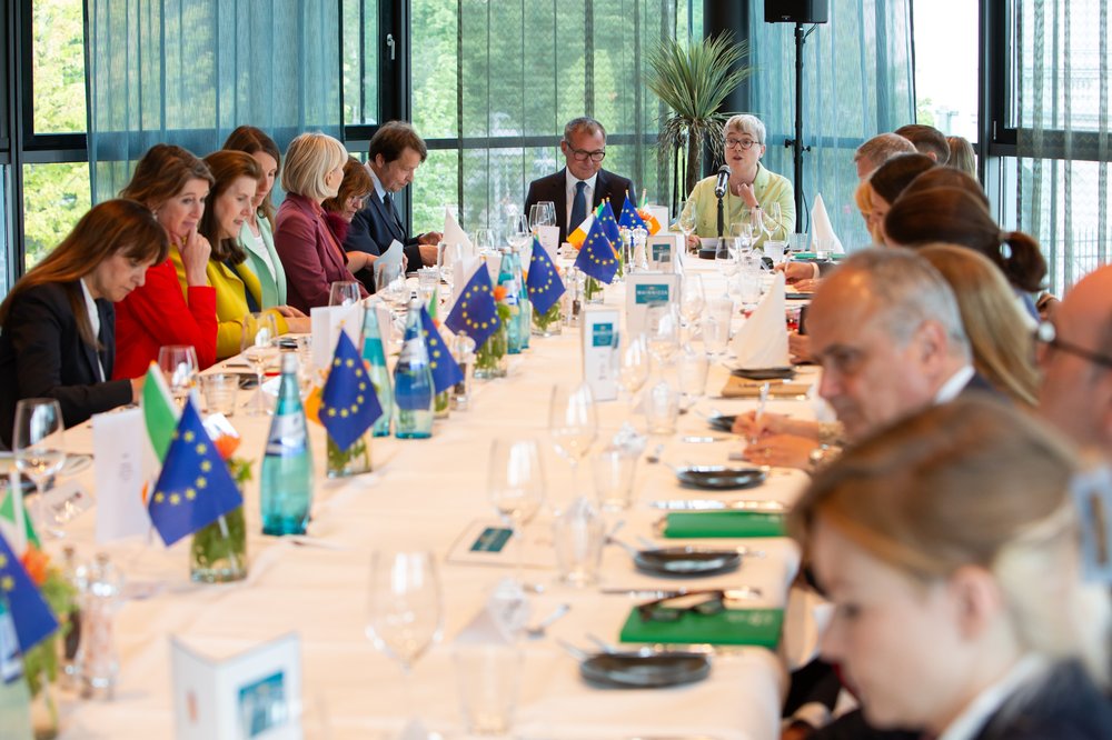 Photo of the Ambassadors sitting with President of the Deutsche Bundesbank, Prof. Dr. Joachim Nagel