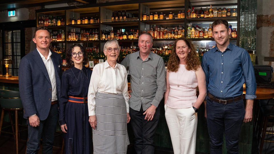 Group photo of Irish community members in Melbourne