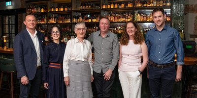 Group photo of Irish community members in Melbourne