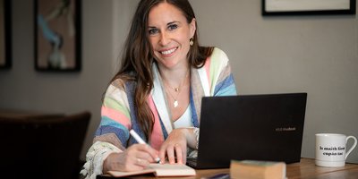 Mollie Guidera headshot