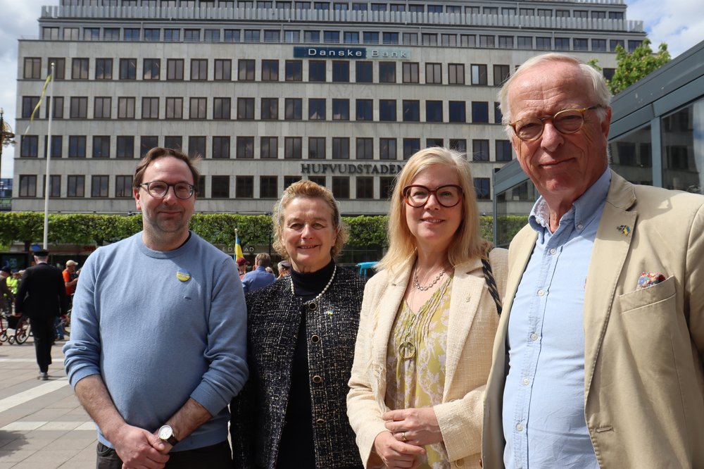A group of four people smiling and looking to camera. Left to right is: Swedish parliamentarian Fredrik Malm, Ambassador Barbara Jones, Deputy Director General of the Swedish Civil Contingencies Agency Anna Starbrink and former MEP Gunnar Hokmark.