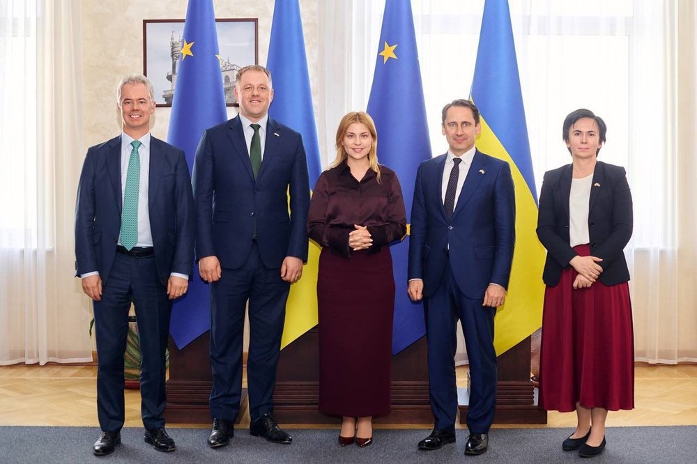 Minister Byrne with Lithuanian Vice Minister for Foreign Affairs  Sigitas Mitkus, Ukrainian Deputy Prime Minister for European and  Euro-Atlantic Integration of Ukraine Olha Stefanishyna, Ambassador  of Ireland to Ukraine Jonathan Conlon, and Ambassador of  Lithuania to Ukraine Inga Stanytė-Toločkienė