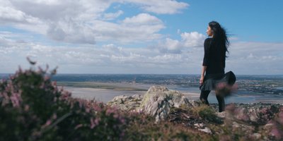 a headshot of Nidhi Zak