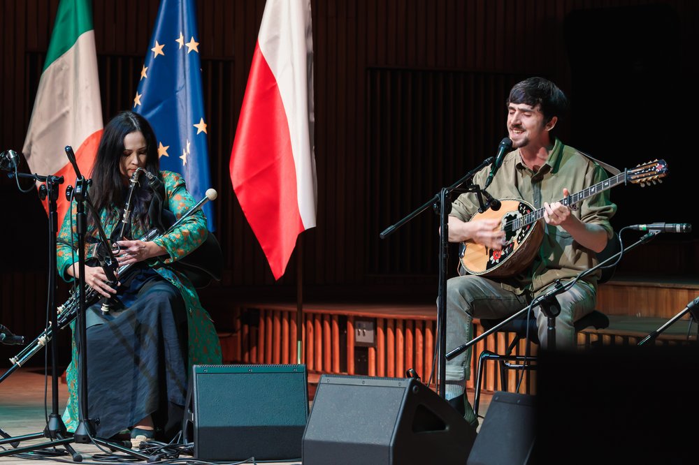 Uilleann pipes and bouzouki