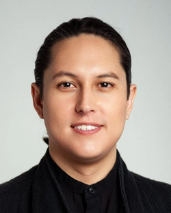 Carlos Calva headshot