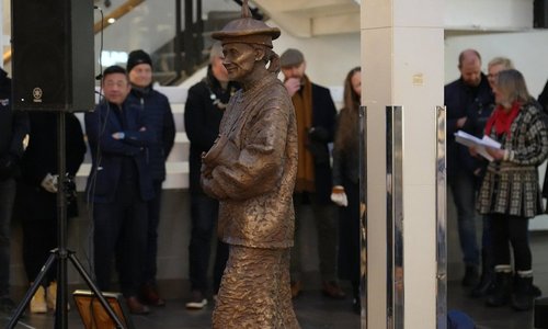 Statue of Shirley Bootolfsen Bodø