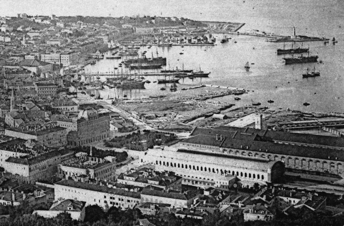 A black and white old photo of Trieste in 1890