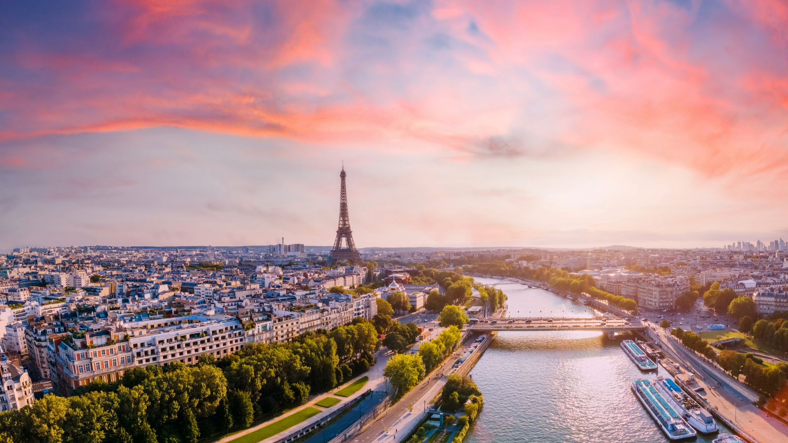 Paris au crépuscule, ciel rose