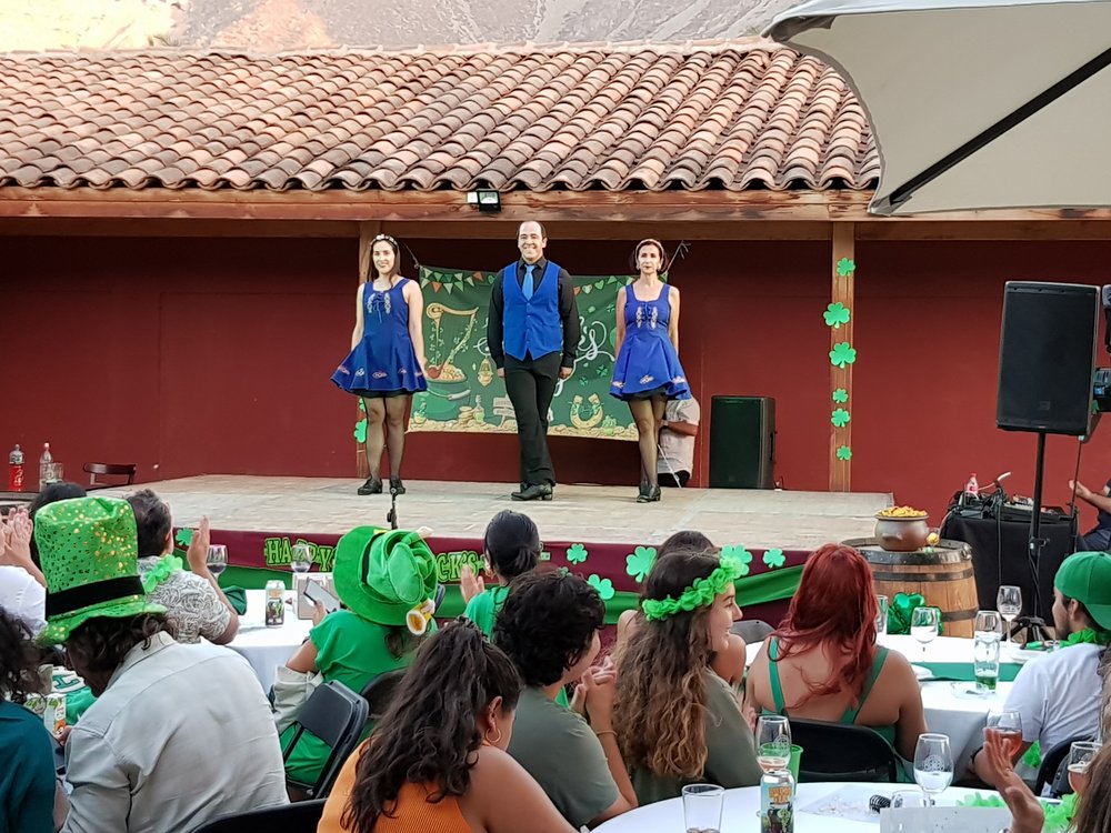 Dancers at El Escorial Vineyard