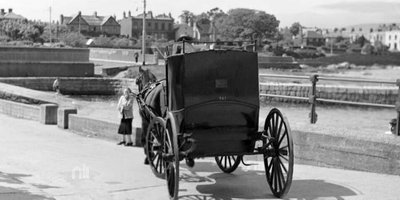 Horse drawn carriage stopped at quayside, Bloomsday, Co. Dublin