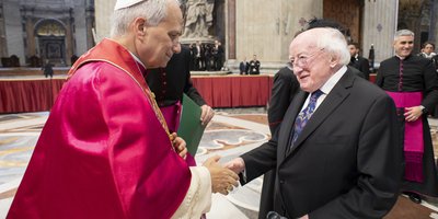President Higgins greeting Pope Leo