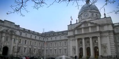 court house building with courtyard