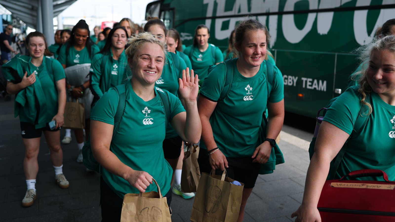 Irish women's rugby team arriving at the airport