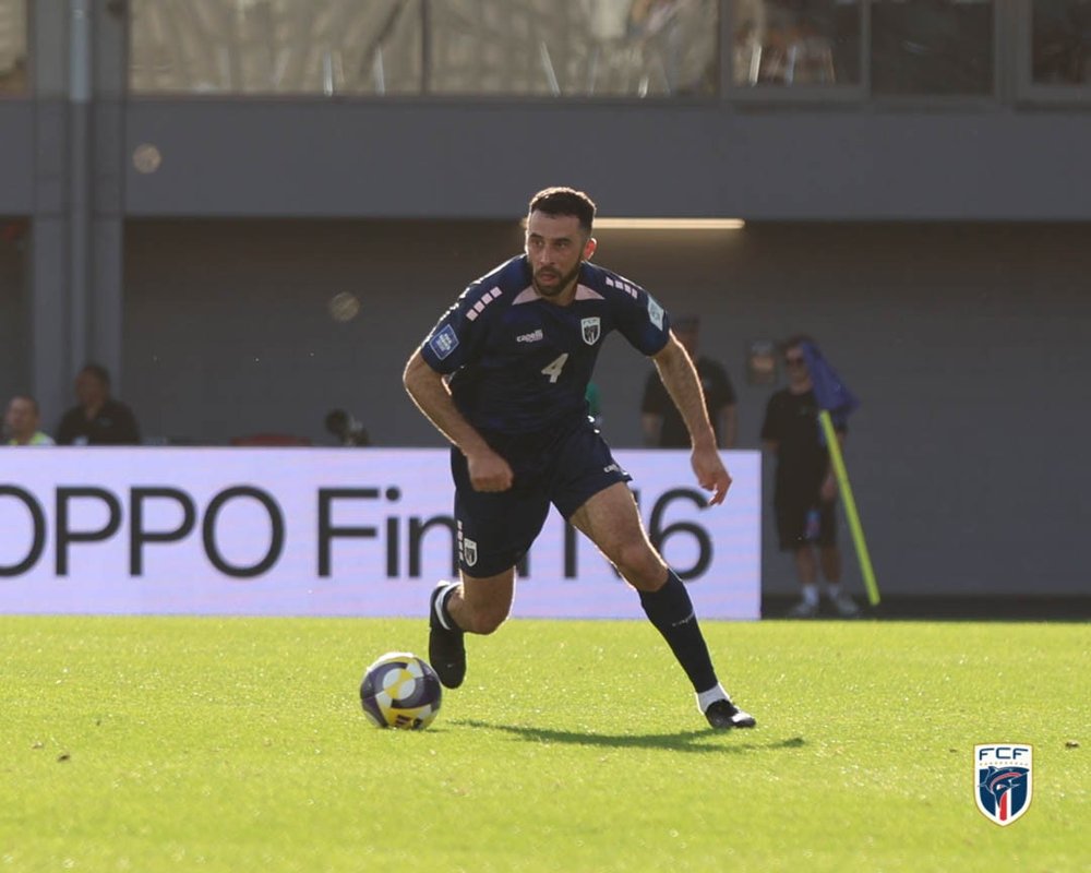Roberto Lopes on the football pitch