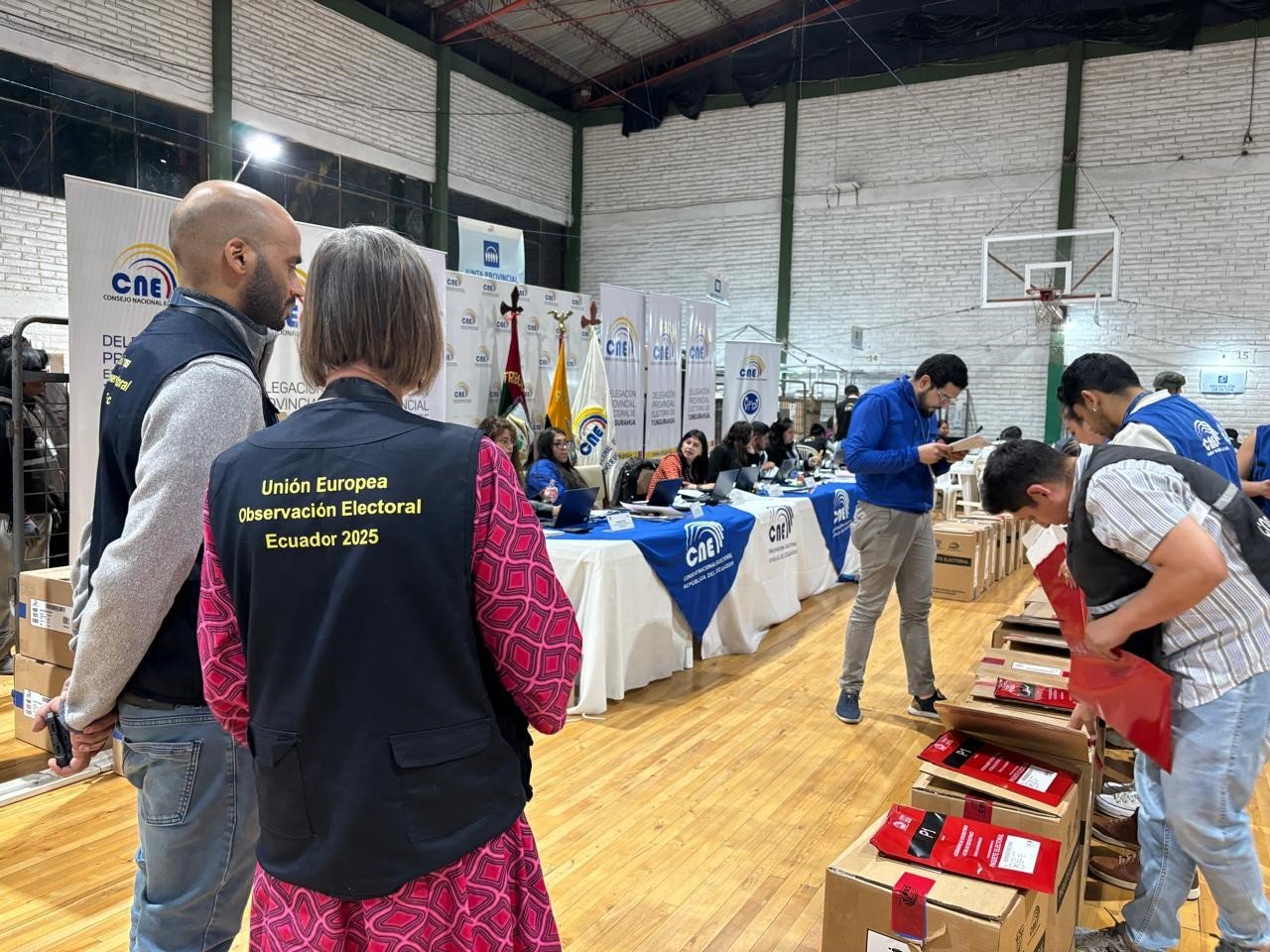 EU election observation Ecuador 2025  - picture in a gym, counting votes